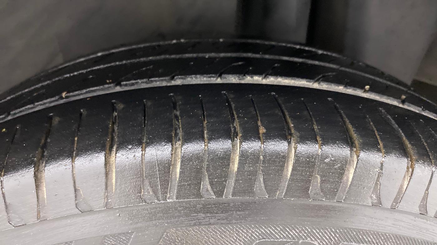 2017 Maruti Ciaz ZETA DIESEL 1.3, Diesel, Manual, 75,377 km, Left Rear Tyre Tread