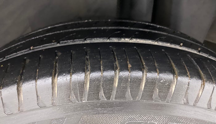 2017 Maruti Ciaz ZETA DIESEL 1.3, Diesel, Manual, 75,377 km, Left Rear Tyre Tread
