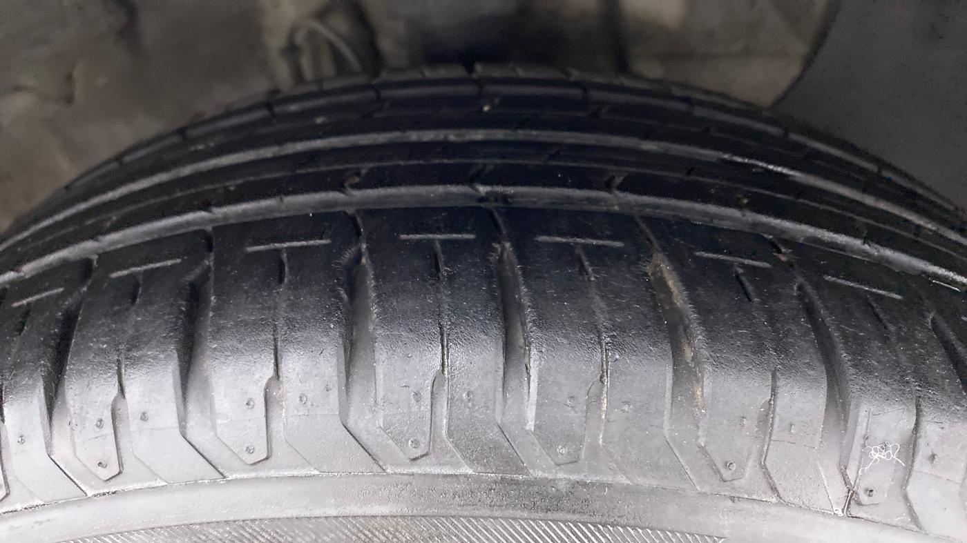 2016 Hyundai Elite i20 ASTA 1.2, Petrol, Manual, 85,394 km, Right Front Tyre Tread
