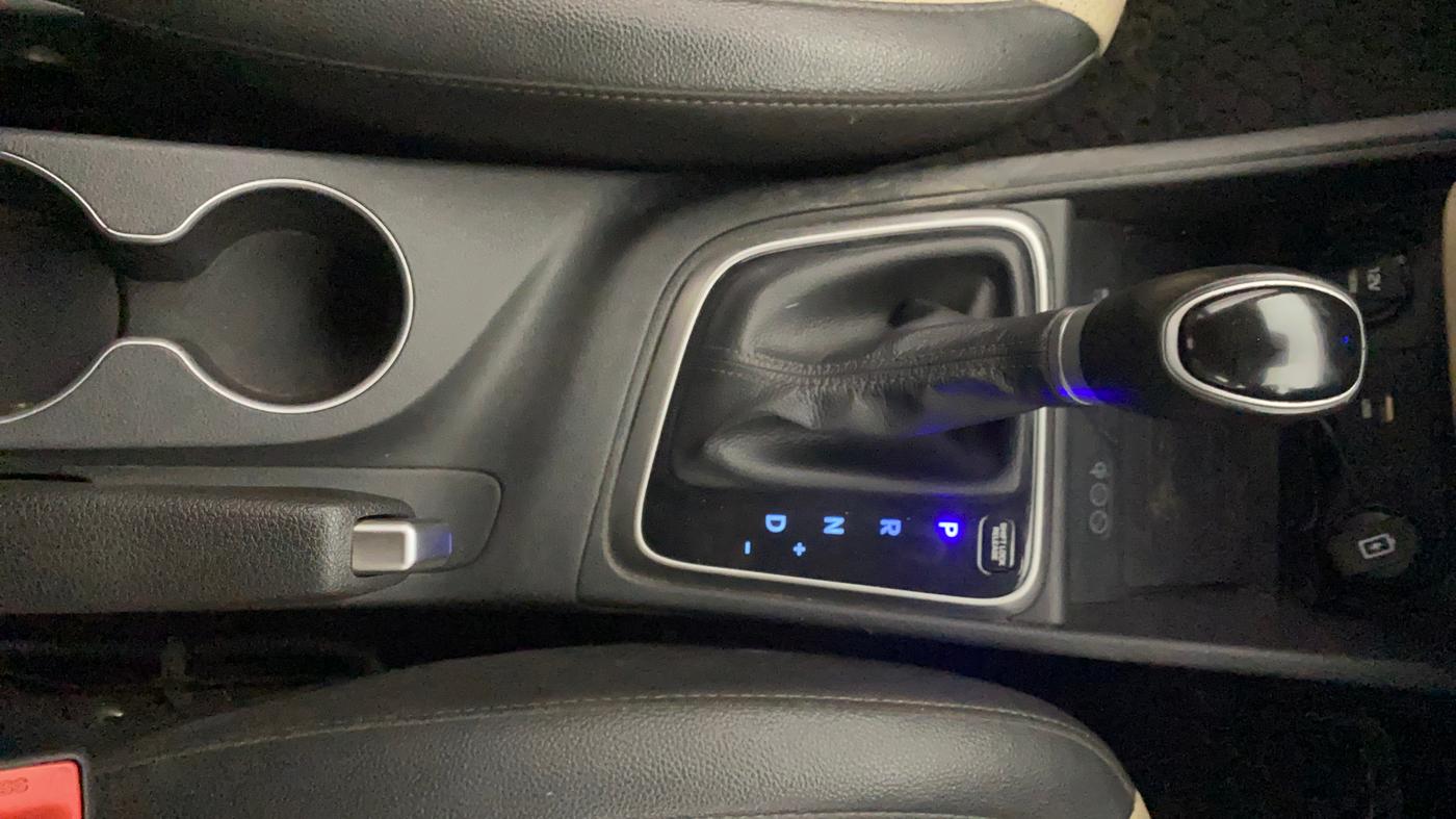 2020 Hyundai Verna SX (O) 1.5 VTVT IVT, Petrol, Automatic, 37,332 km, Gear Lever