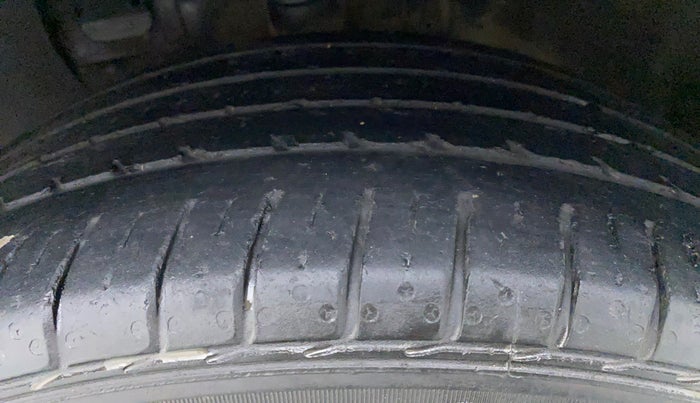 2017 Hyundai Elite i20 ASTA 1.2, Petrol, Manual, 28,507 km, Left Front Tyre Tread