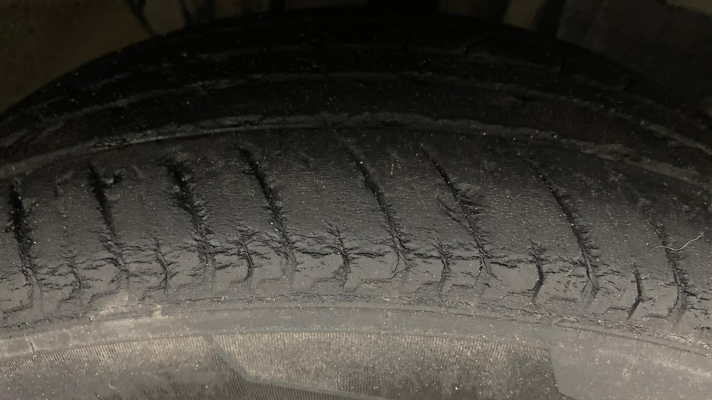 2022 Nissan MAGNITE XV TURBO CVT, Petrol, Automatic, 65,733 km, Right Front Tyre Tread