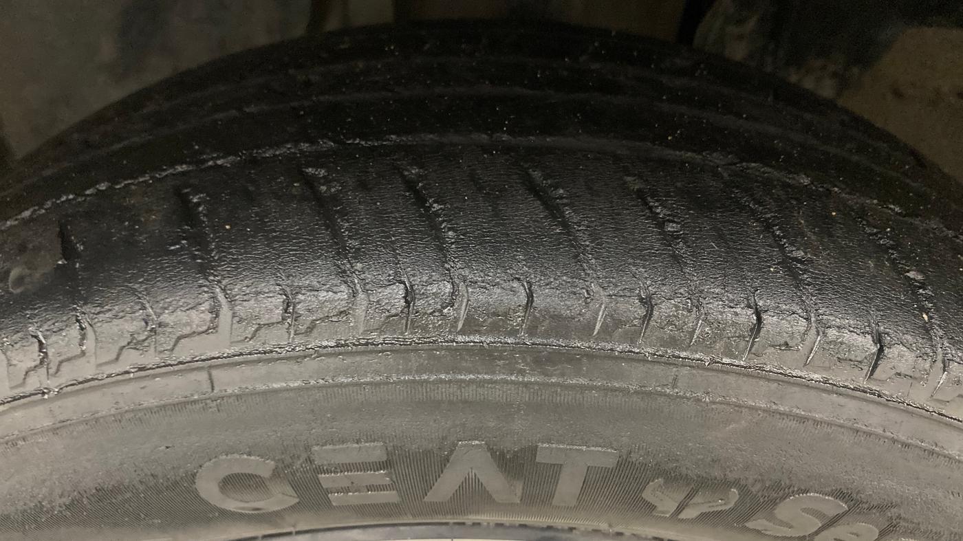 2022 Nissan MAGNITE XV TURBO CVT, Petrol, Automatic, 65,733 km, Left Front Tyre Tread