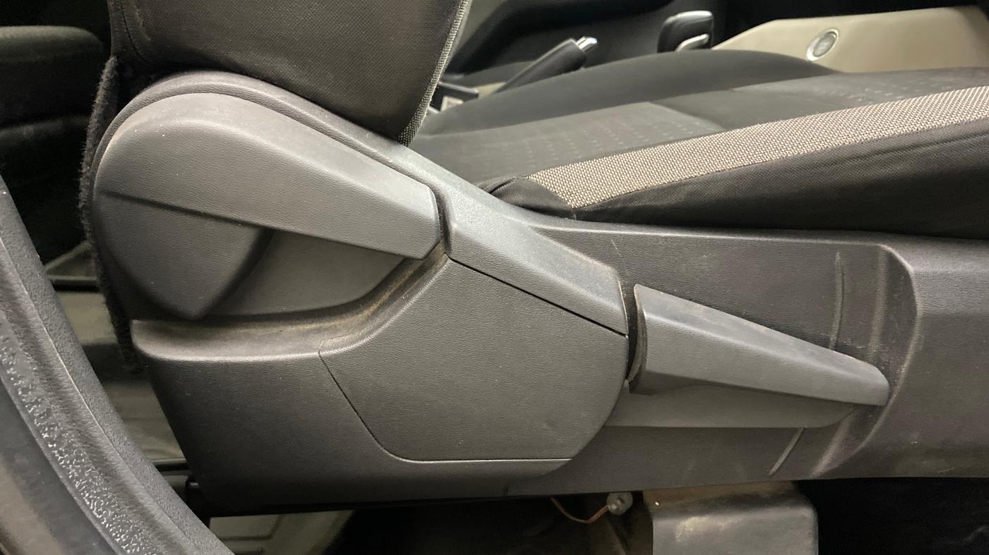 2022 Nissan MAGNITE XV TURBO CVT, Petrol, Automatic, 65,733 km, Driver Side Adjustment Panel