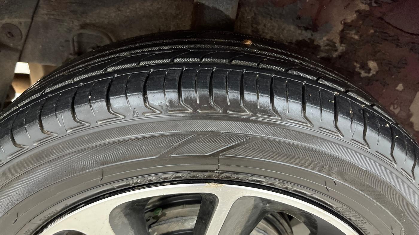 2017 Hyundai Grand i10 SPORTZ AT 1.2 KAPPA VTVT, Petrol, Automatic, 69,745 km, Right Rear Tyre Tread