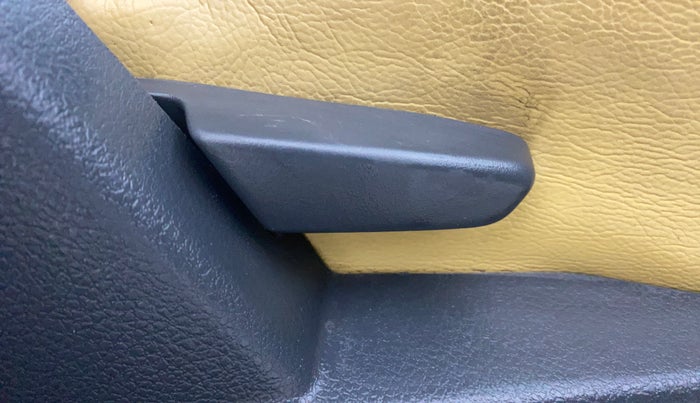 2014 Renault Duster RXL PETROL, Petrol, Manual, 1,25,234 km, Driver Side Adjustment Panel