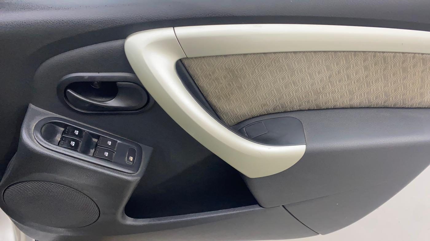 2014 Renault Duster RXL PETROL, Petrol, Manual, 1,25,234 km, Driver Side Door Panels Control