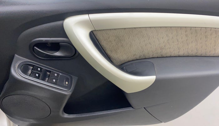 2014 Renault Duster RXL PETROL, Petrol, Manual, 1,25,234 km, Driver Side Door Panels Control