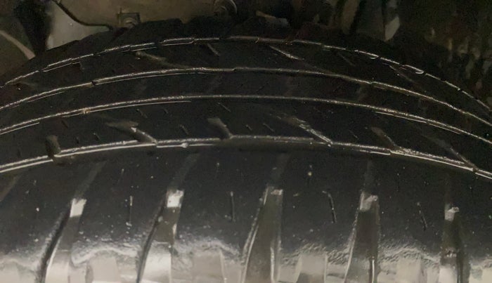 2014 Renault Duster RXL PETROL, Petrol, Manual, 1,25,234 km, Left Front Tyre Tread