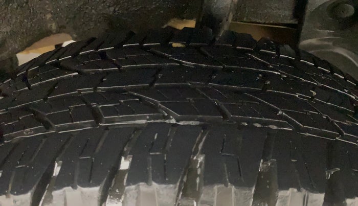 2014 Renault Duster RXL PETROL, Petrol, Manual, 1,25,234 km, Left Rear Tyre Tread