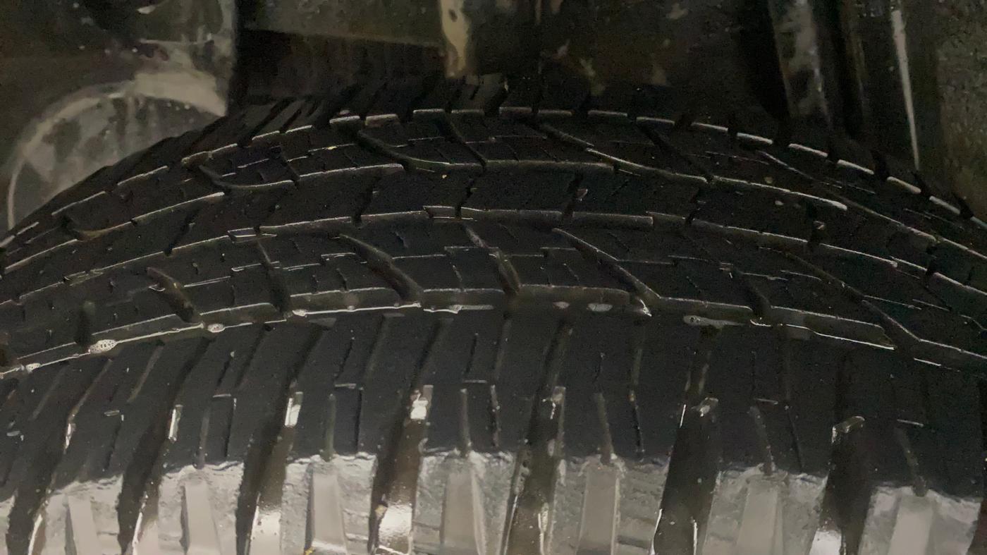 2014 Renault Duster RXL PETROL, Petrol, Manual, 1,25,234 km, Right Rear Tyre Tread