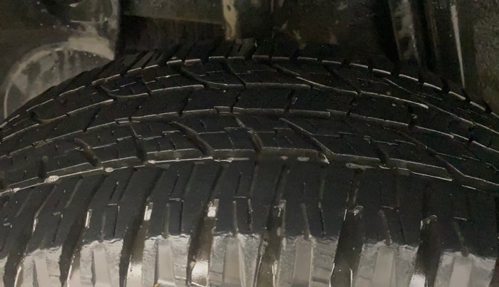 2014 Renault Duster RXL PETROL, Petrol, Manual, 1,25,234 km, Right Rear Tyre Tread