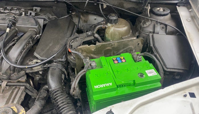 2014 Renault Duster RXL PETROL, Petrol, Manual, 1,25,234 km, Engine View - Left