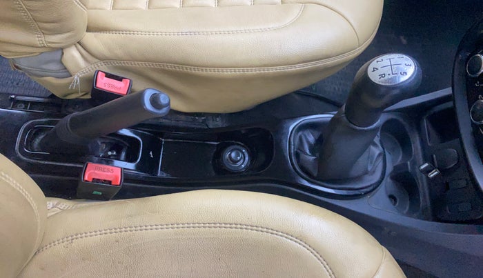 2014 Renault Duster RXL PETROL, Petrol, Manual, 1,25,234 km, Gear Lever