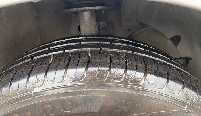 2017 Maruti Baleno DELTA PETROL 1.2, Petrol, Manual, 68,470 km, Right Front Tyre Tread