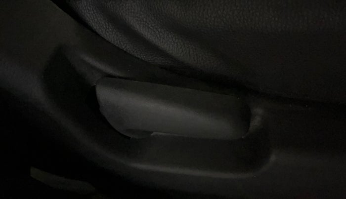 2014 Maruti Wagon R 1.0 LXI CNG, CNG, Manual, 70,185 km, Driver Side Adjustment Panel