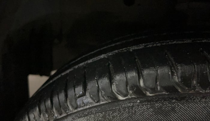 2014 Maruti Wagon R 1.0 LXI CNG, CNG, Manual, 70,185 km, Left Front Tyre Tread