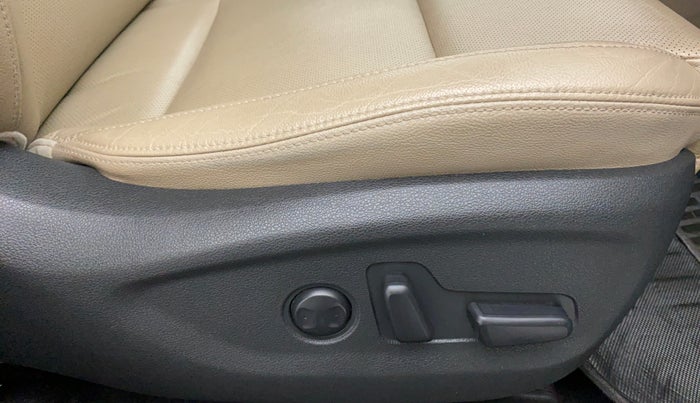 2018 Hyundai Tucson 2WD AT GL DIESEL, Diesel, Automatic, 51,520 km, Driver Side Adjustment Panel