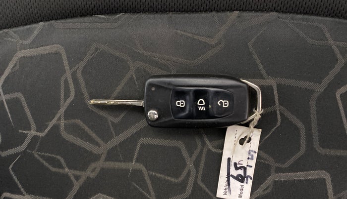 2016 Tata Tiago XT PETROL, Petrol, Manual, 18,999 km, Key Close Up