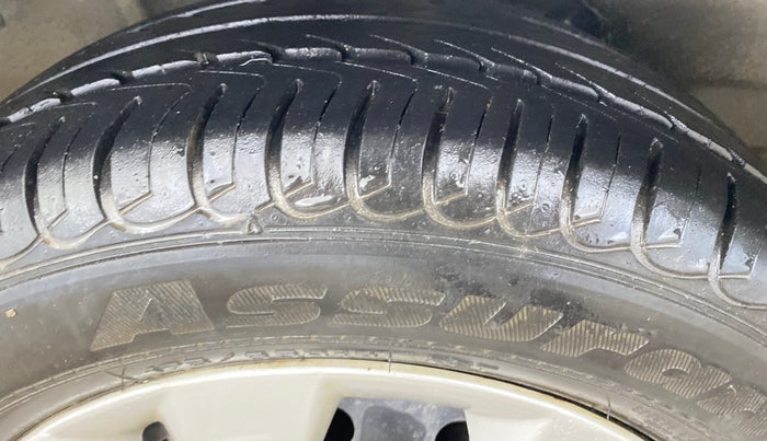 2016 Tata Tiago XT PETROL, Petrol, Manual, 18,999 km, Right Rear Tyre Tread