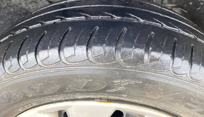 2016 Tata Tiago XT PETROL, Petrol, Manual, 18,999 km, Right Front Tyre Tread