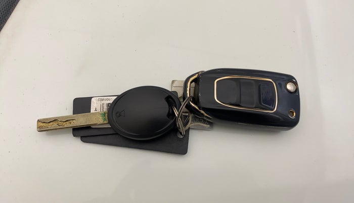2020 Tata Tiago XZ PLUS PETROL, CNG, Manual, 41,710 km, Key Close Up