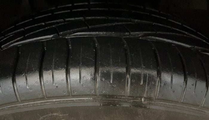 2019 Tata NEXON XMA PETROL, Petrol, Automatic, 51,646 km, Right Front Tyre Tread