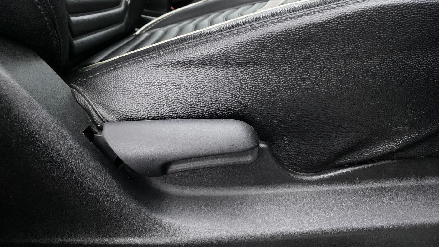2016 Maruti Vitara Brezza VDI, Diesel, Manual, Driver Side Adjustment Panel