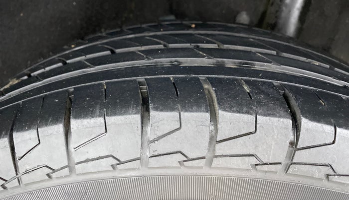 2016 Maruti Vitara Brezza VDI, Diesel, Manual, Left Rear Tyre Tread