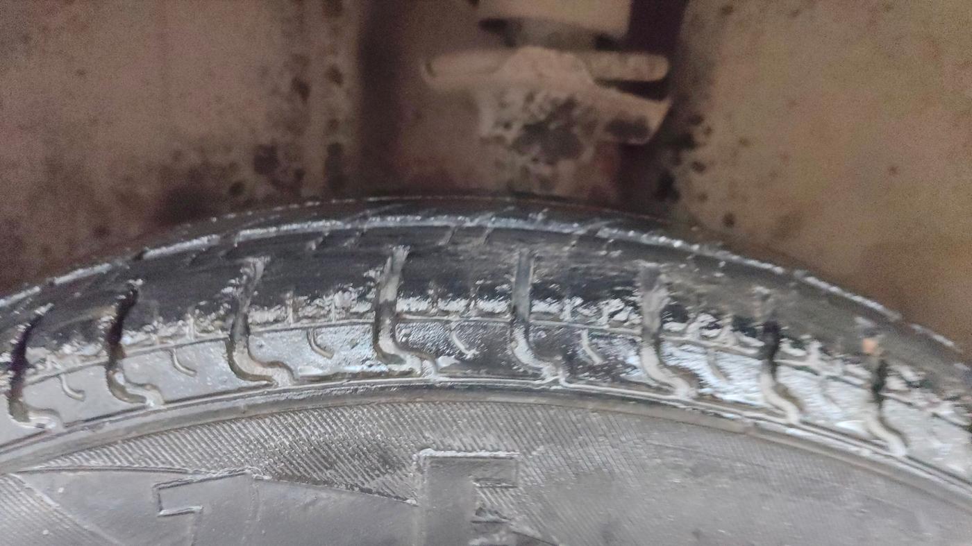 2018 Renault Kwid RXT 1.0 AMT (O), Petrol, Automatic, 26,635 km, Left Front Tyre Tread