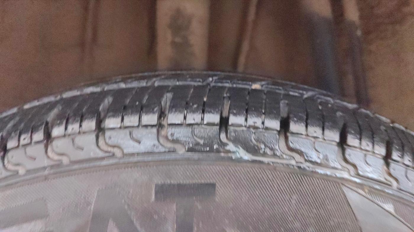 2018 Renault Kwid RXT 1.0 AMT (O), Petrol, Automatic, 26,635 km, Right Rear Tyre Tread