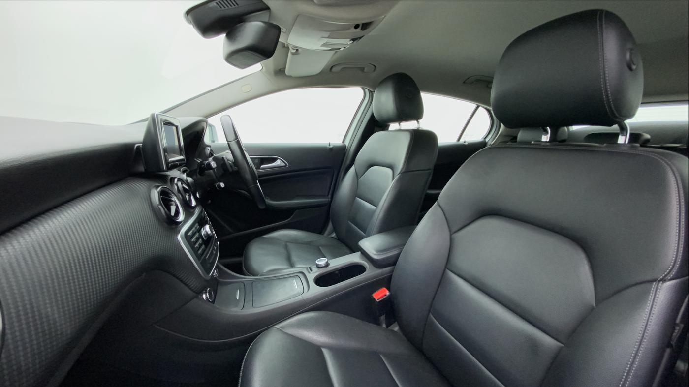 2014 Mercedes Benz GLA Class 200 CDI STYLE, Diesel, Automatic, 29,348 km, Right Side Front Door Cabin