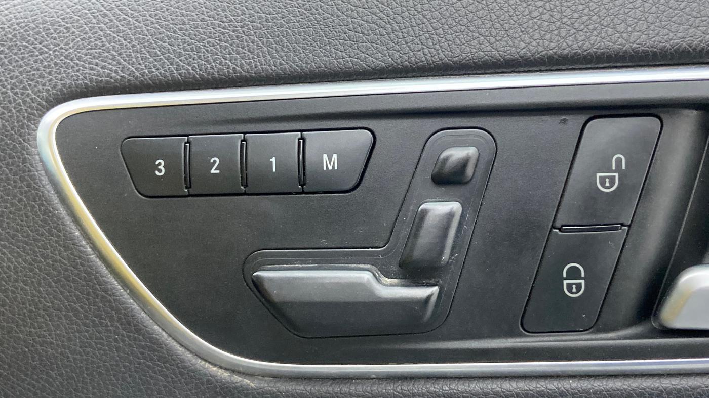 2014 Mercedes Benz GLA Class 200 CDI STYLE, Diesel, Automatic, 29,348 km, Driver Side Adjustment Panel