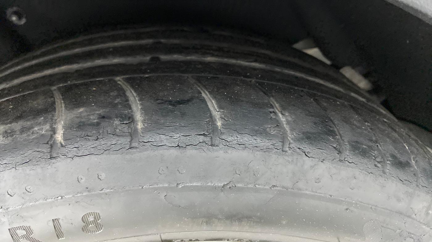 2014 Mercedes Benz GLA Class 200 CDI STYLE, Diesel, Automatic, 29,348 km, Right Rear Tyre Tread