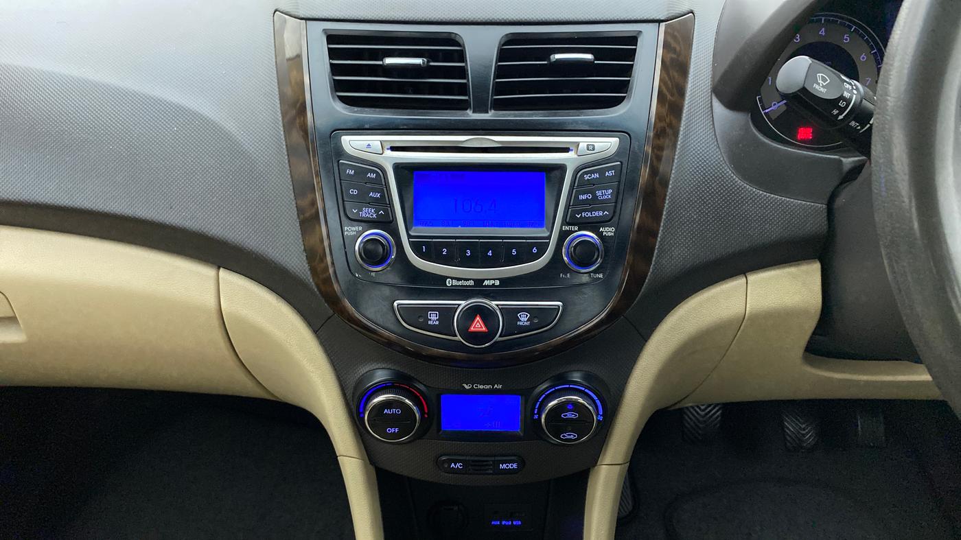 2011 Hyundai Verna FLUIDIC 1.6 VTVT SX, Petrol, Manual, 1,09,015 km, Air Conditioner