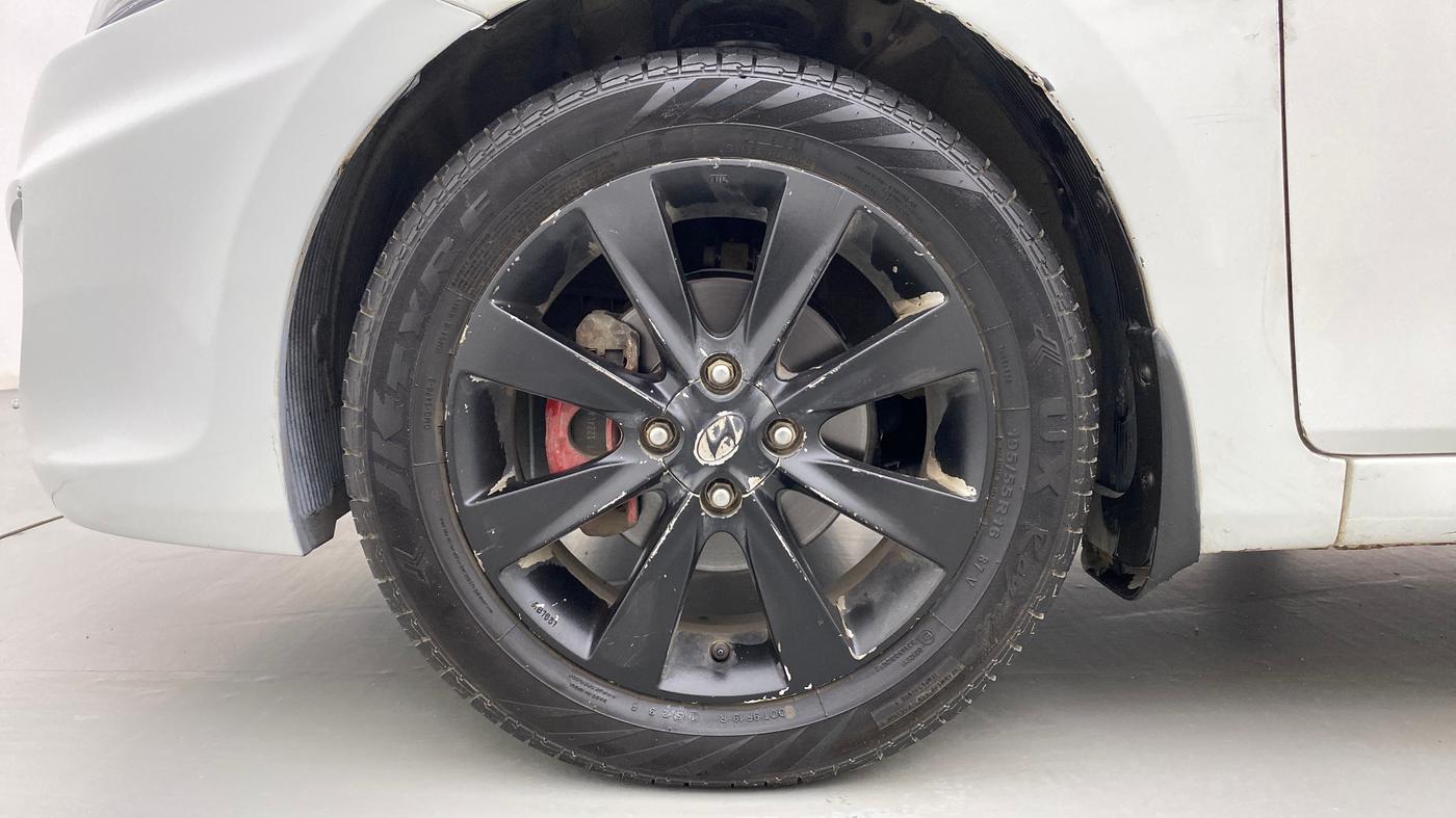2011 Hyundai Verna FLUIDIC 1.6 VTVT SX, Petrol, Manual, 1,09,015 km, Left Front Wheel