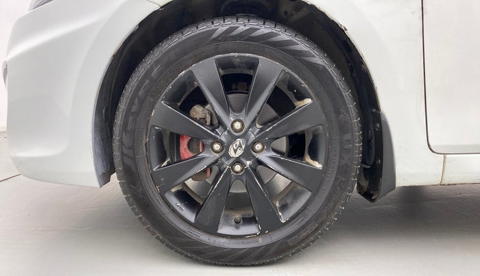2011 Hyundai Verna FLUIDIC 1.6 VTVT SX, Petrol, Manual, 1,09,015 km, Left Front Wheel