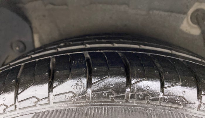 2011 Hyundai Verna FLUIDIC 1.6 VTVT SX, Petrol, Manual, 1,09,015 km, Right Rear Tyre Tread