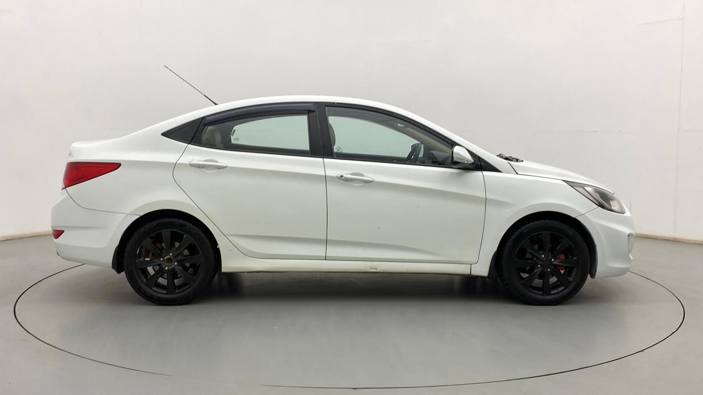 2011 Hyundai Verna FLUIDIC 1.6 VTVT SX, Petrol, Manual, 1,09,015 km, Right Side View