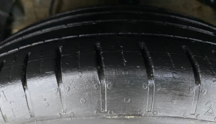 2021 Mahindra XUV300 1.2 W4 MT, Petrol, Manual, 15,778 km, Left Front Tyre Tread