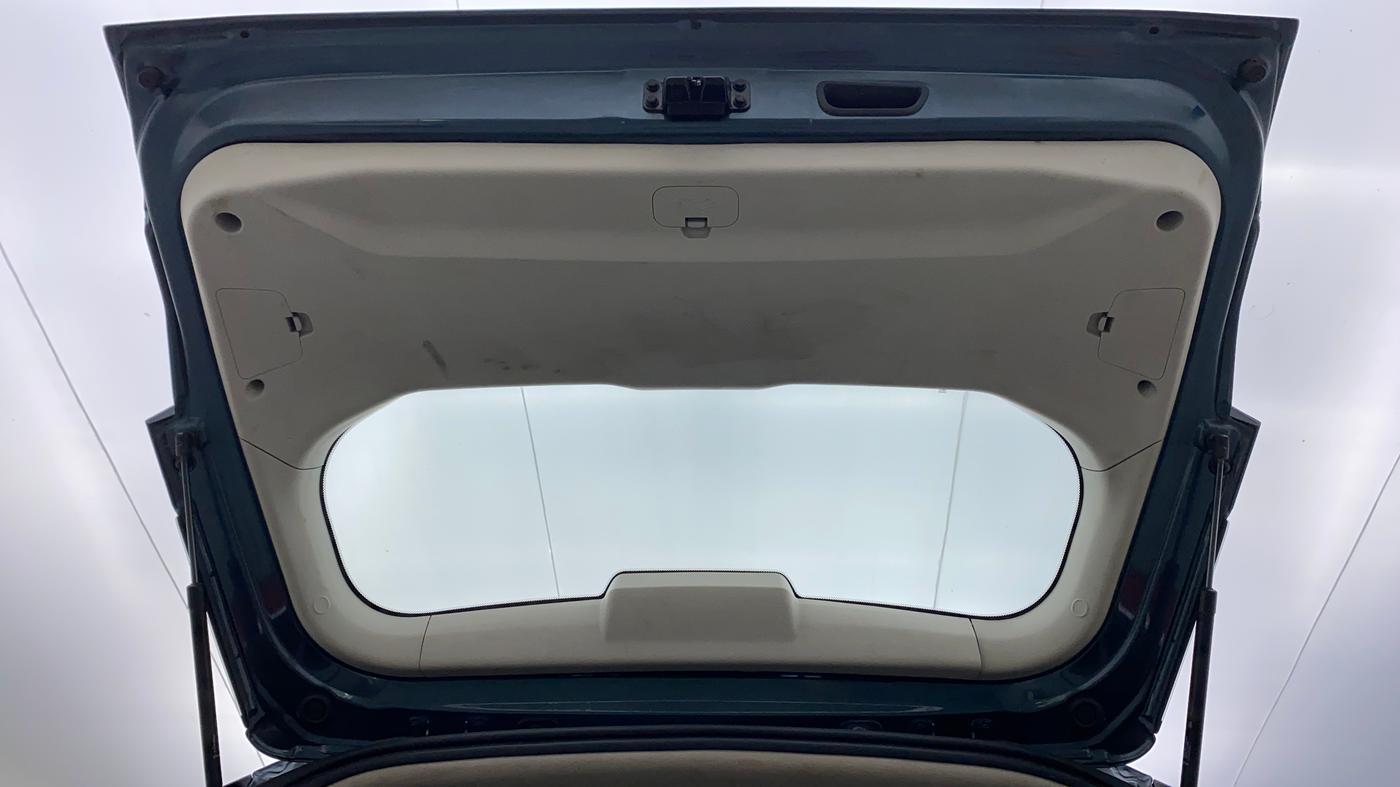 2021 Mahindra XUV300 1.2 W4 MT, Petrol, Manual, 15,778 km, Boot Door Open