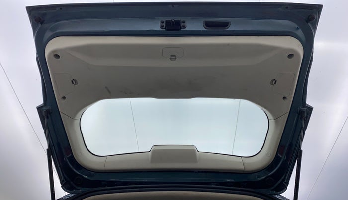 2021 Mahindra XUV300 1.2 W4 MT, Petrol, Manual, 15,778 km, Boot Door Open