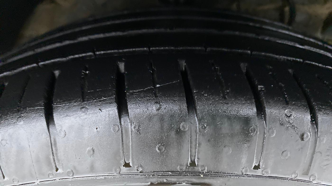 2021 Mahindra XUV300 1.2 W4 MT, Petrol, Manual, 15,778 km, Right Front Tyre Tread