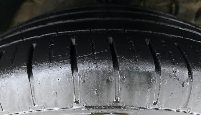 2021 Mahindra XUV300 1.2 W4 MT, Petrol, Manual, 15,778 km, Right Front Tyre Tread