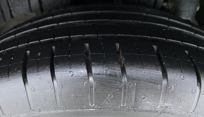 2021 Mahindra XUV300 1.2 W4 MT, Petrol, Manual, 15,778 km, Right Rear Tyre Tread