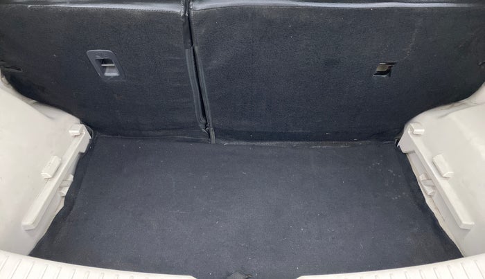 2021 Mahindra XUV300 1.2 W4 MT, Petrol, Manual, 15,778 km, Boot Inside