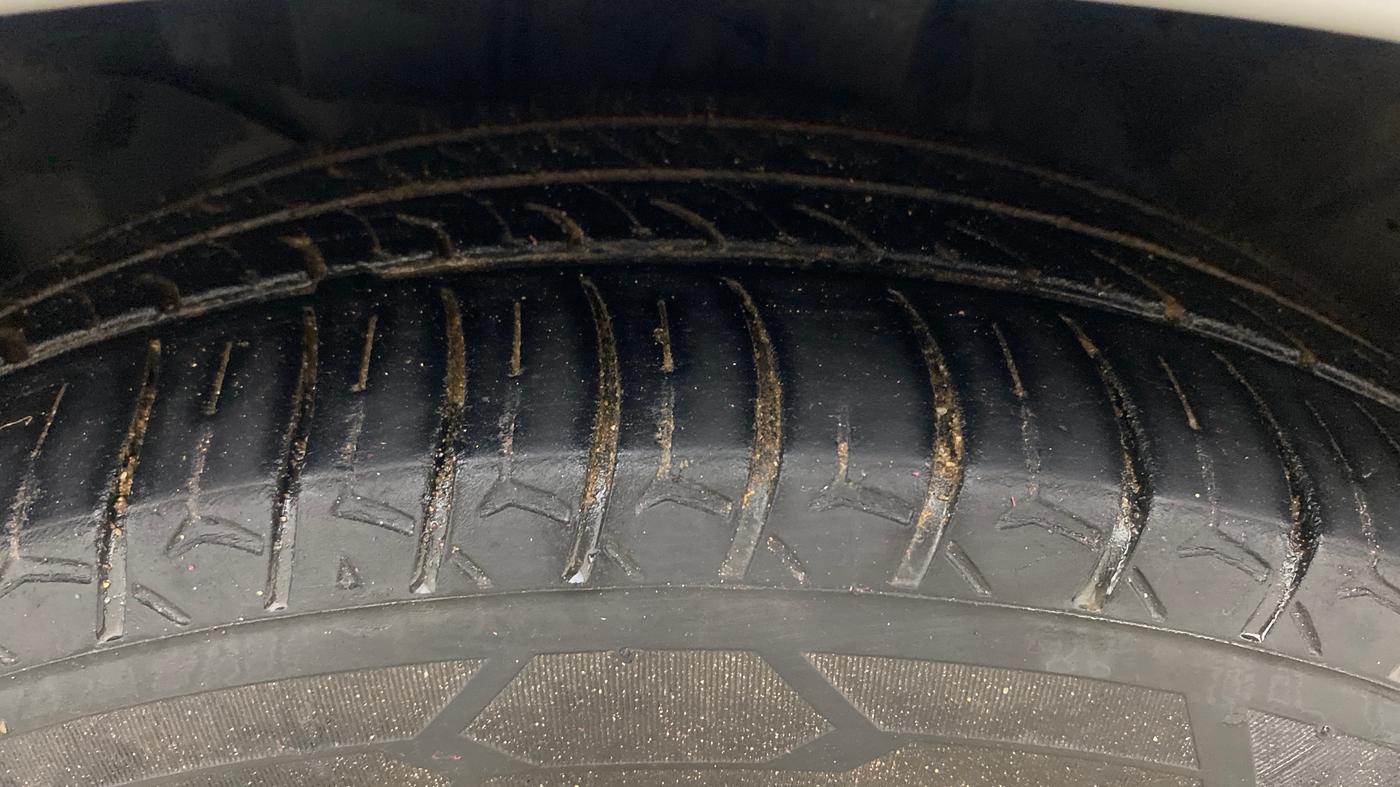 2020 Honda Amaze 1.5L I-DTEC VX CVT, Diesel, Automatic, 1,32,237 km, Left Front Tyre Tread
