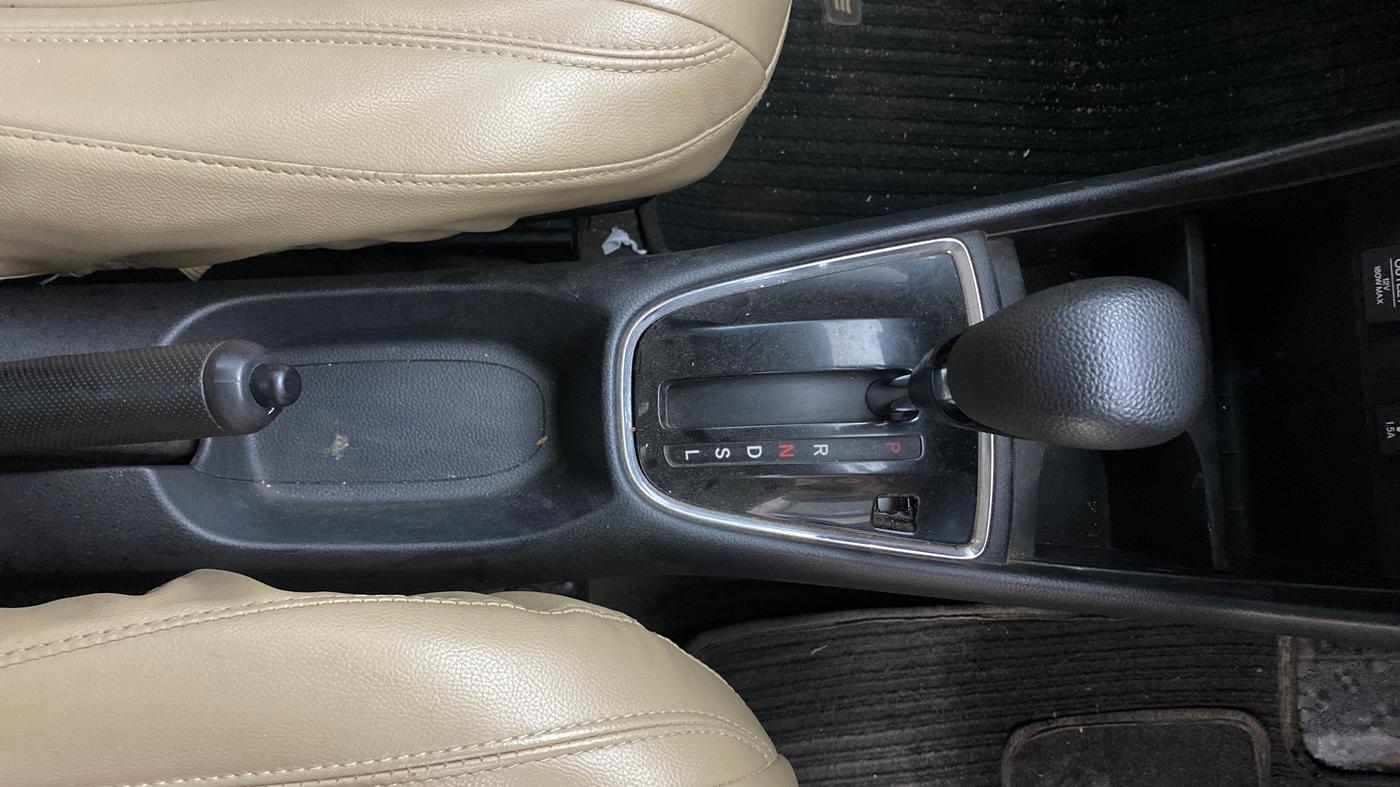 2020 Honda Amaze 1.5L I-DTEC VX CVT, Diesel, Automatic, 1,32,237 km, Gear Lever