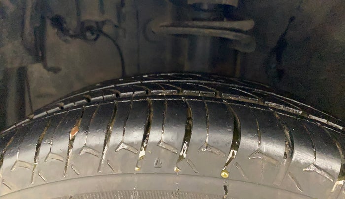 2015 Toyota Etios Liva V, Petrol, Manual, 77,618 km, Left Front Tyre Tread