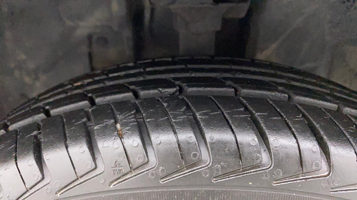 2017 Datsun Redi Go T (O), Petrol, Manual, 18,759 km, Left Front Tyre Tread